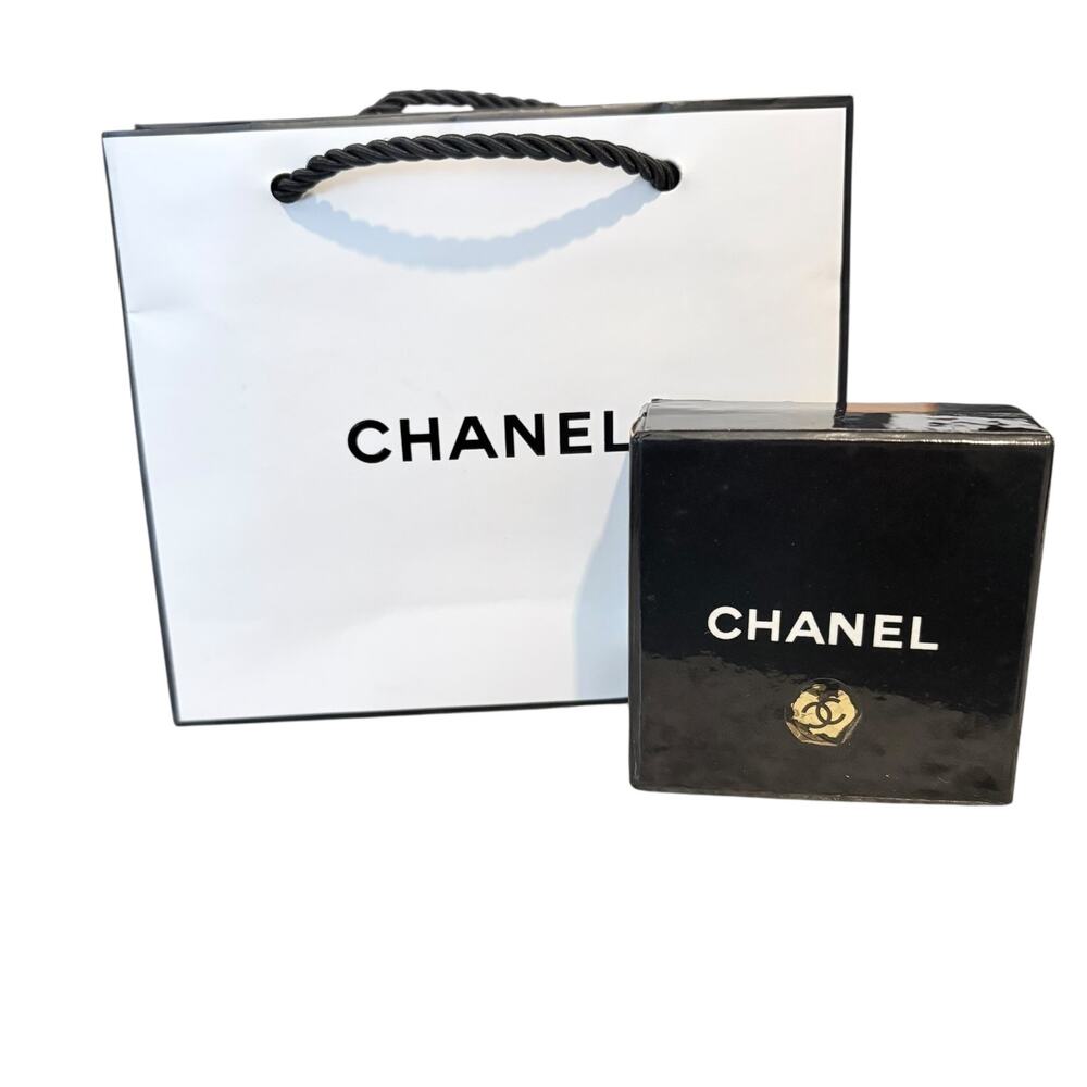 Chanel CC Pearl Clip-On Earrings | Matte Brass | Stamped | Boxed w/ Bag & COA - Picture 4 of 15